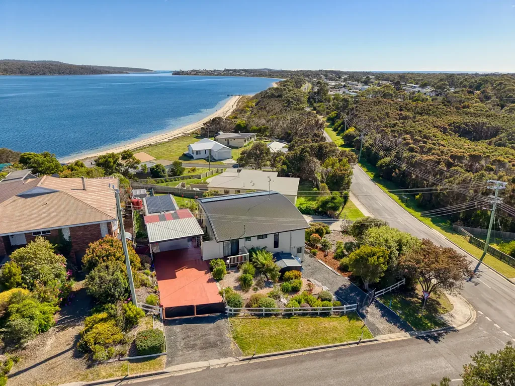 Stieglitz 2Zimmer Craftsman built home with spectacular views