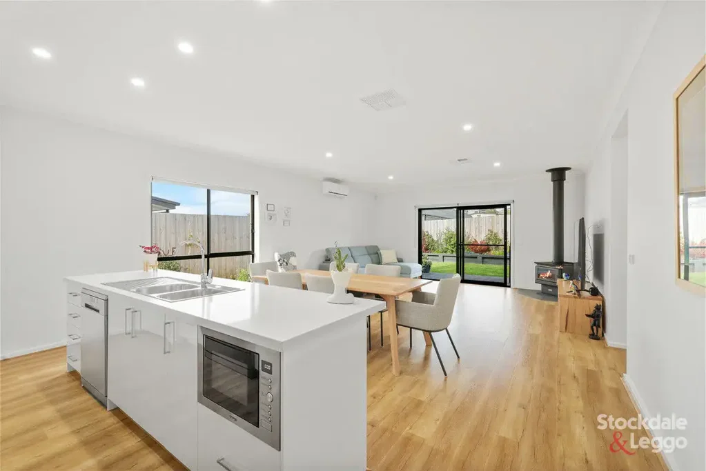 San Remo 4房  Immaculately Presented Near New 4 Bedroom Home
