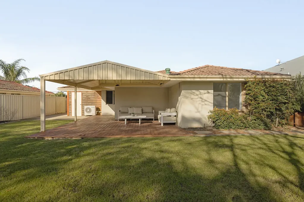 Bassendean 3Kwarto LET THE GOOD TIMES GROW