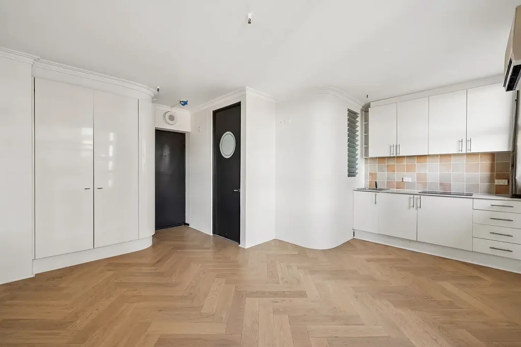 Refurbished studio with panoramic city and harbour views