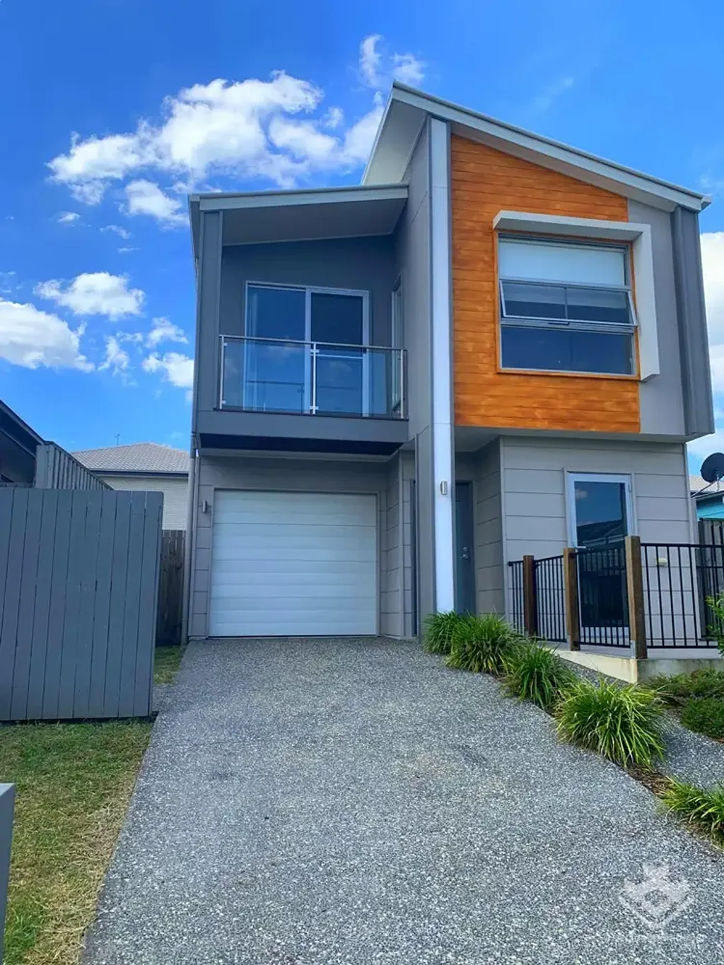 Contemporary 4?Bedroom Family Home � Quiet Street, Great Location