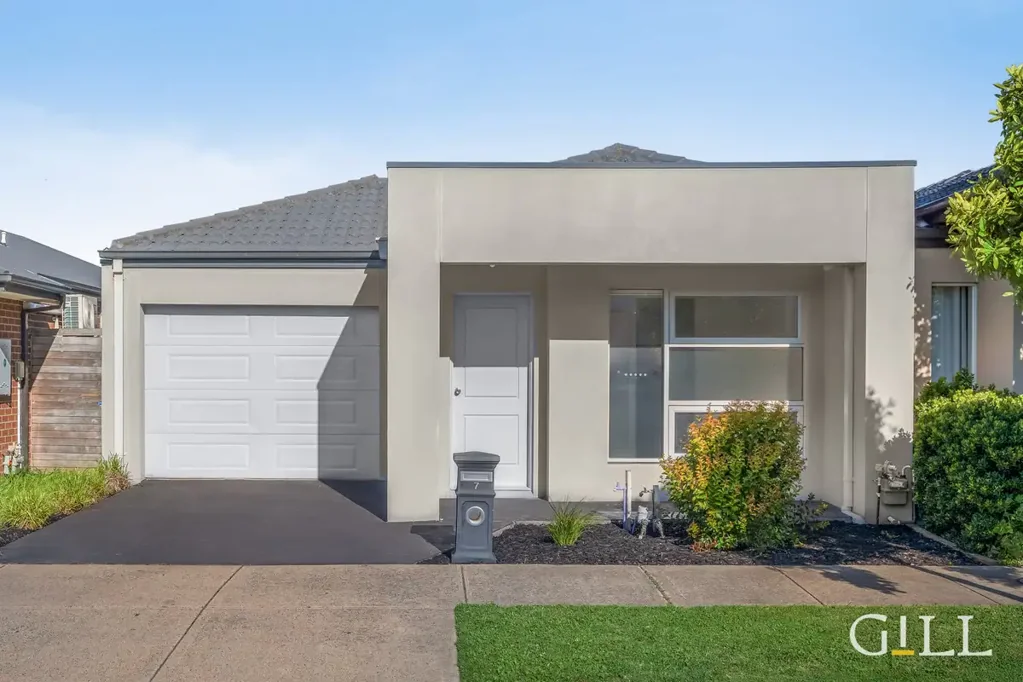 7 Barcelona Avenue, Clyde North, VIC 3978