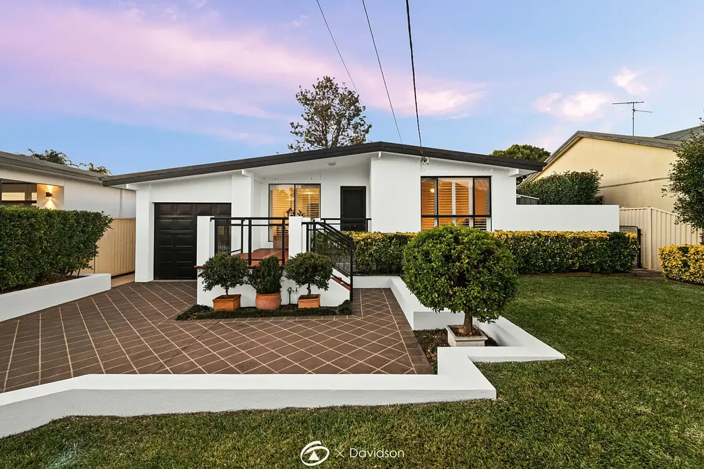 Holsworthy 4침실 Extended Family Home, Prime Position