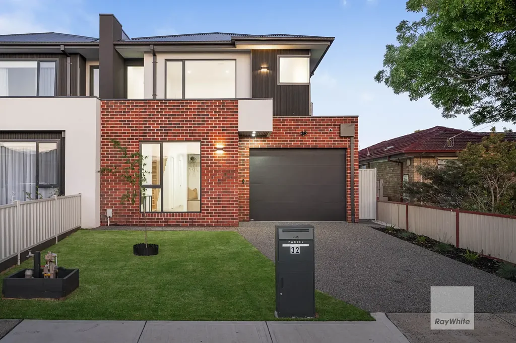 32 Linacre Crescent, Gladstone Park, VIC 3043