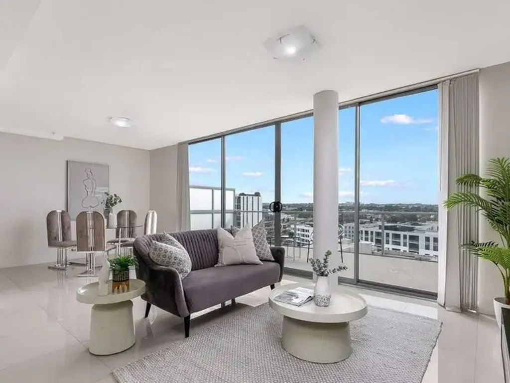 Top Floor Split-Level Apartment with District Park Views