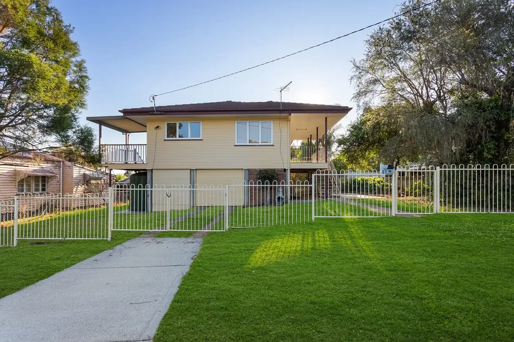 Spacious Family Home in Prime Sadliers Crossing Location!