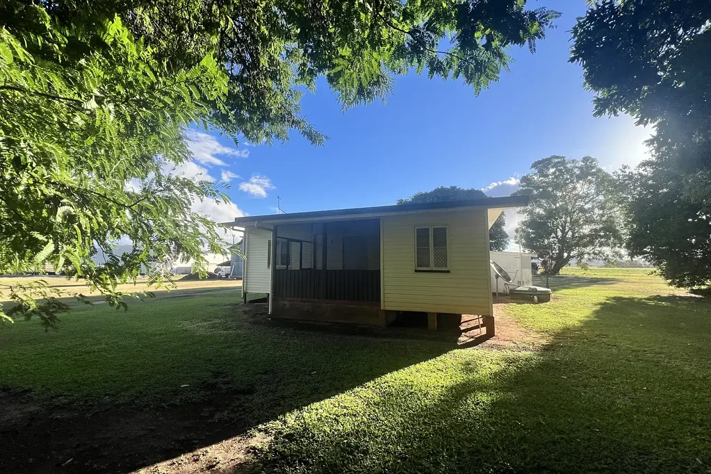 Comfortable Country-Style Living Close to Town