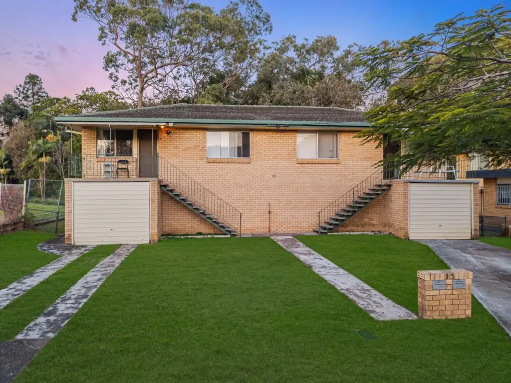 Macgregor 4 Bedroom Rare Macgregor Duplex - Two Properties on 1 Title