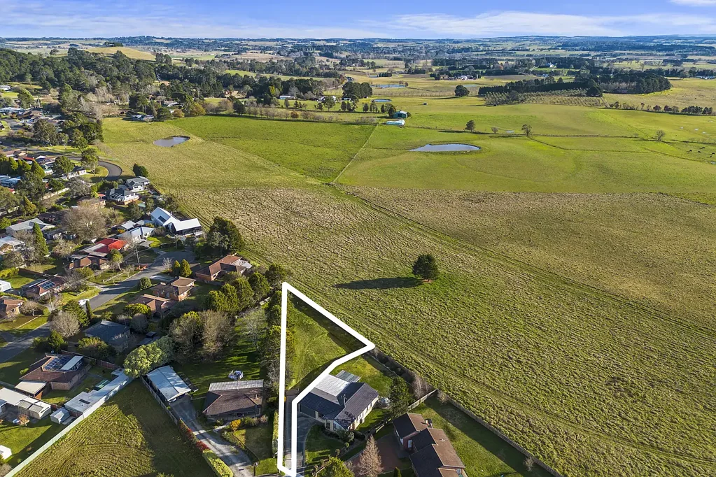 Moss Vale Vacant Land with Rural Views in a Quiet, Established Cul-de-Sac