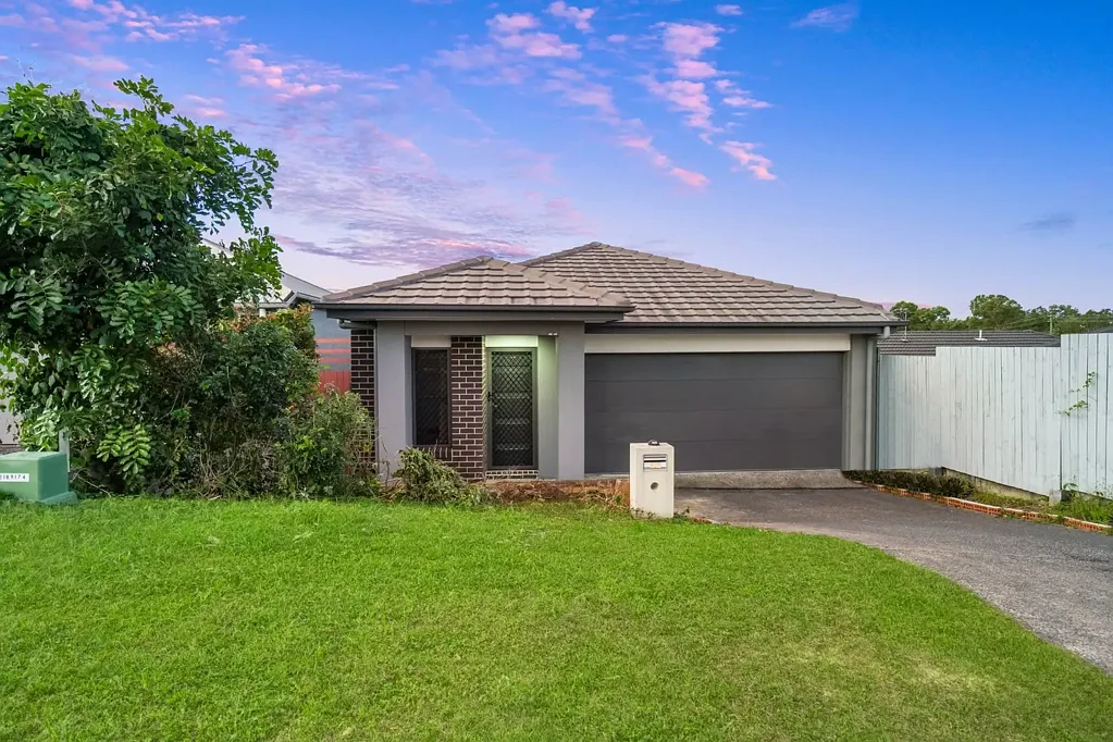 27 Noble Street, Pallara, QLD 4110