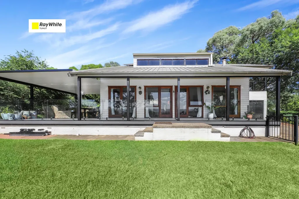 Tumut 4غرفة نوم Stunning home with Views over the Township