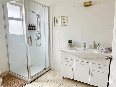 4 Bedroom Home in Quiet Family-Friendly Cul-de-Sac