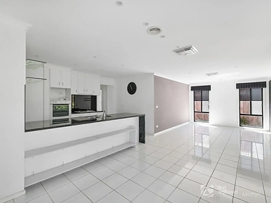 15 Split Rock Drive, Brookfield, VIC 3338, 3 Bedrooms, 2 Bathrooms, House