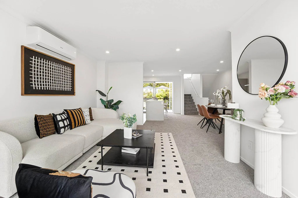 Flat Bush 4침실 Contemporary Living - Space Style & Family Appeal