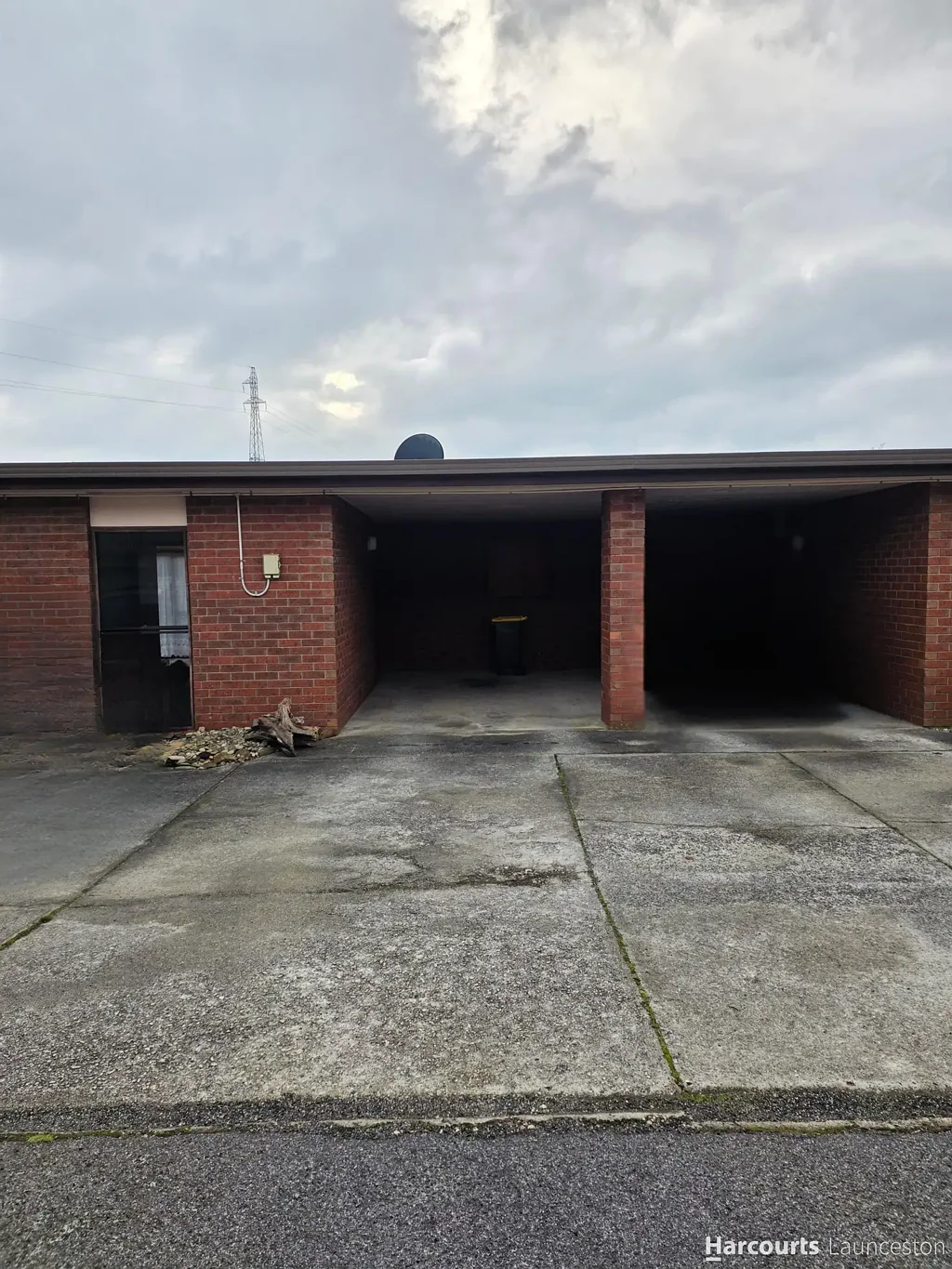 Easy-Care Unit in a Prime Location