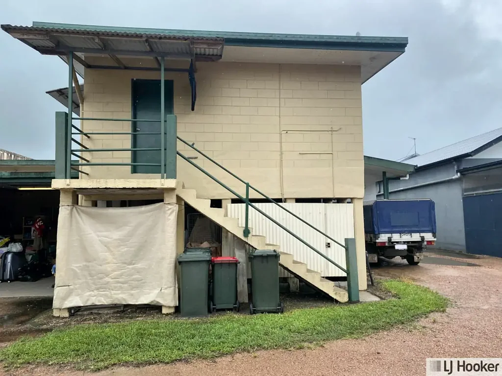 Low-Maintenance One-Bedroom Unit Close to Town