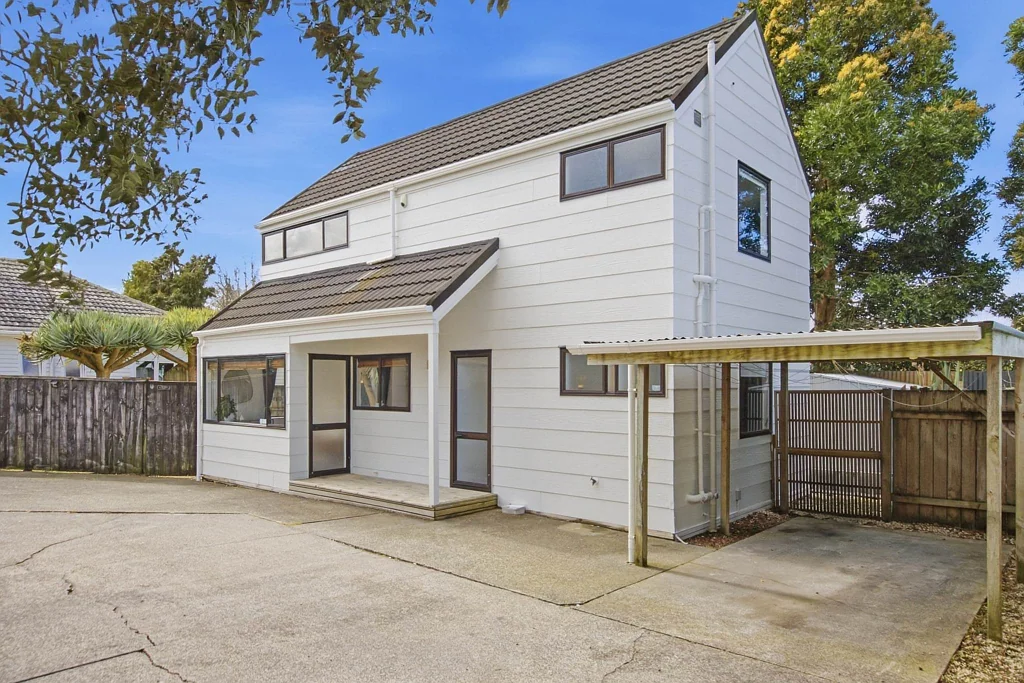 Avondale 3Moenga Sun-Soaked & Seriously For Sale