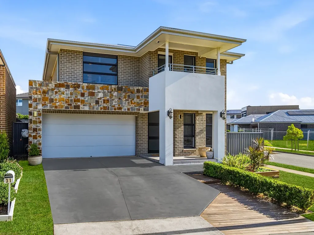 Glenmore Park 4Zimmer Immaculate Eden Brae Built Family Home!