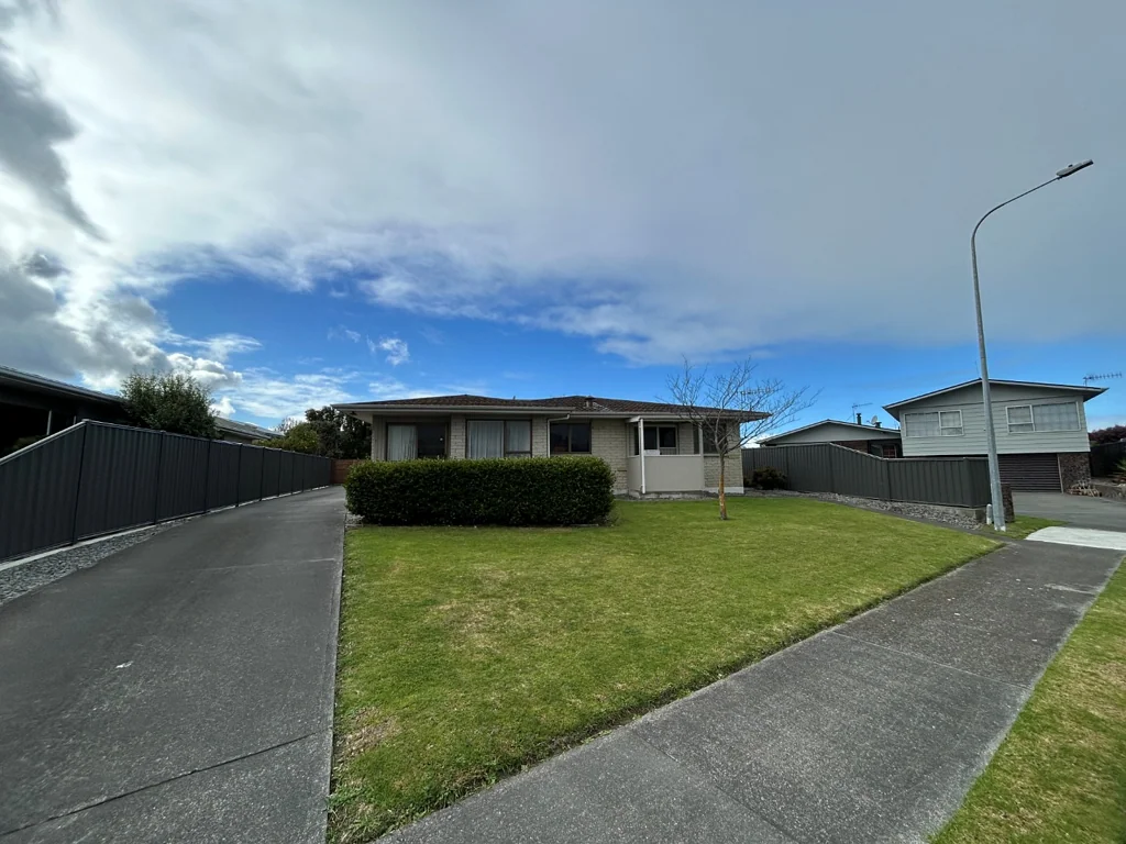 Tidy, three bedroom unit in Taradale