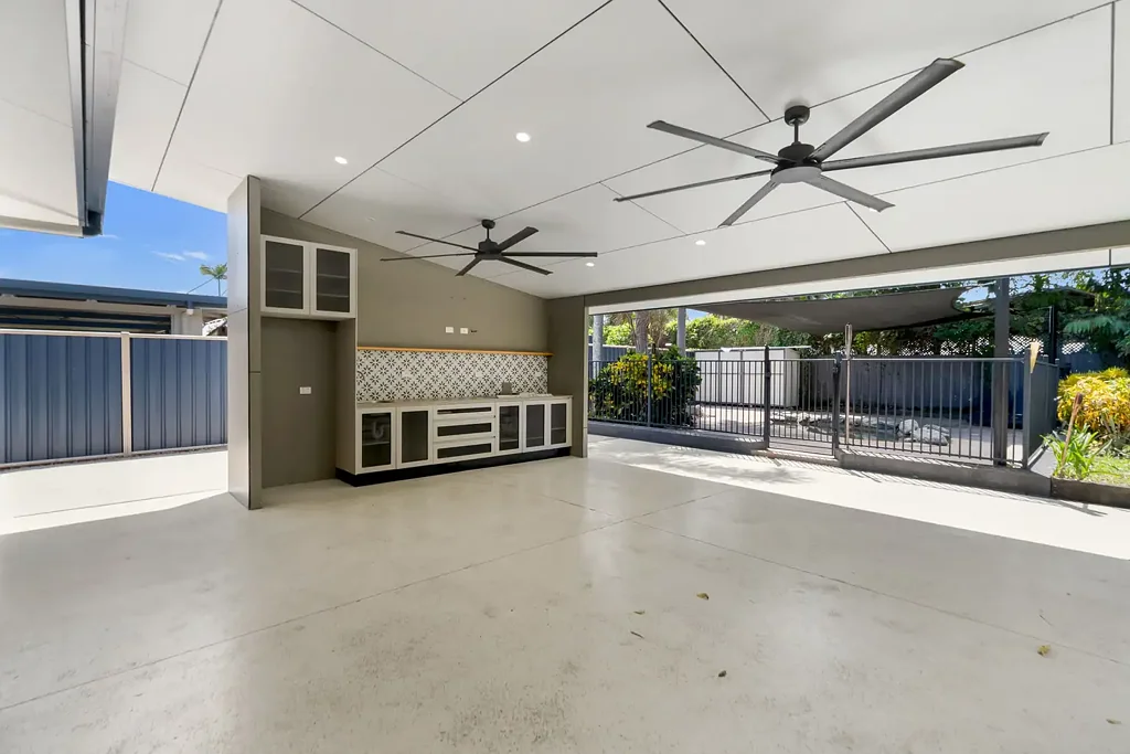 6 Magnolia Street, Holloways Beach, QLD 4878