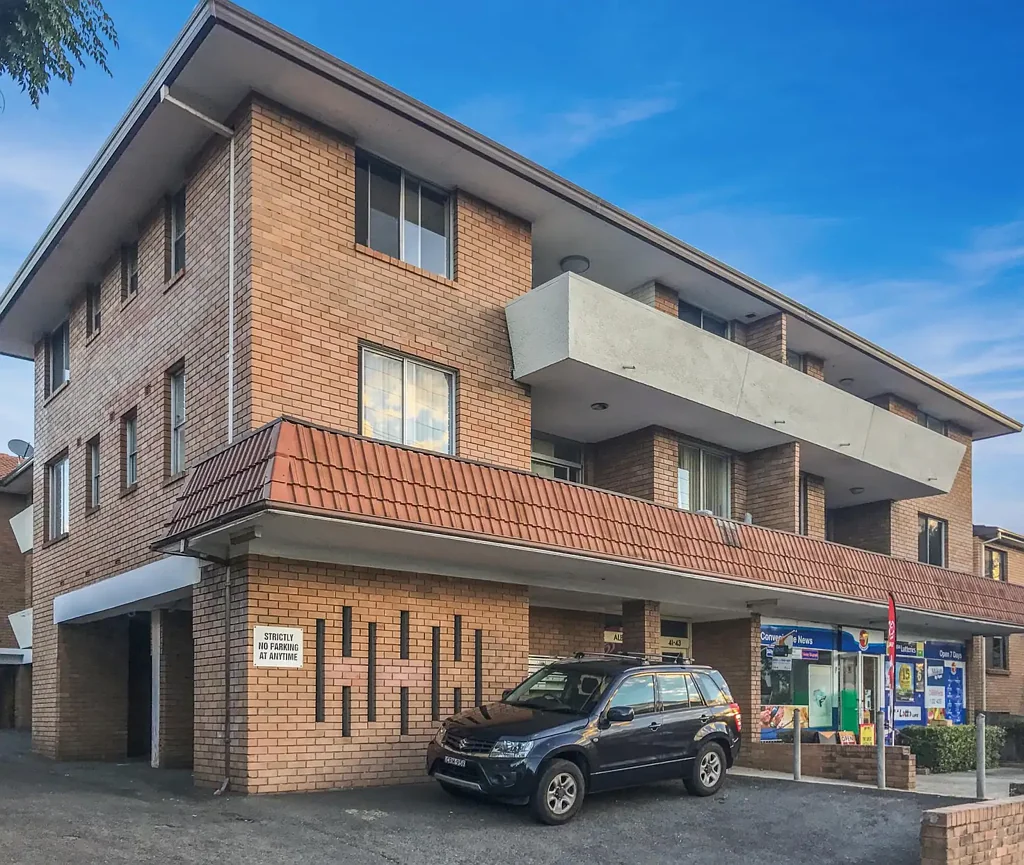 Top floor unit in perfect location!