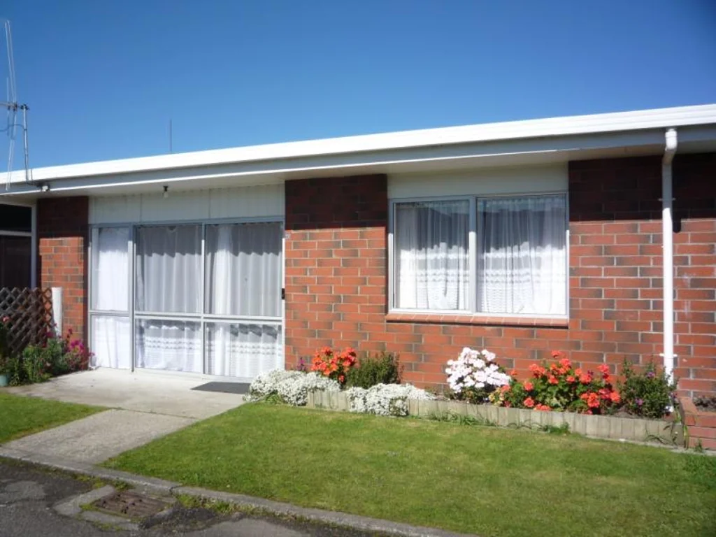 2 Bedroom Close to Town