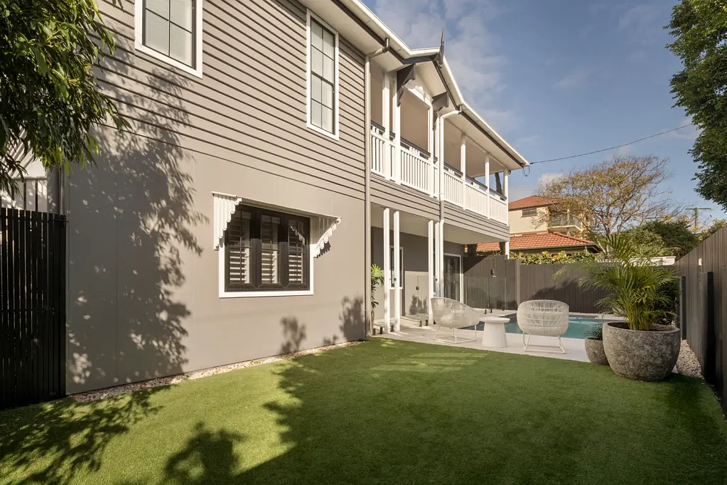 Clayfield 4બેડરૂમ Beautifully Renovated Queenslander in a Central Clayfield Position