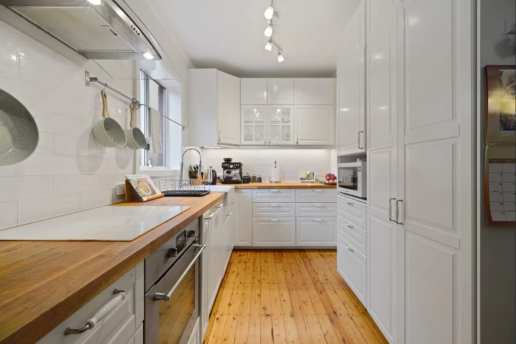 Charming two-bedroom Unit in Quiet Chifley Boutique Block