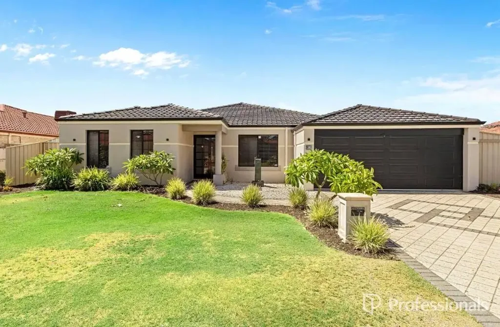 Stunning family home in Sanctuary Waters