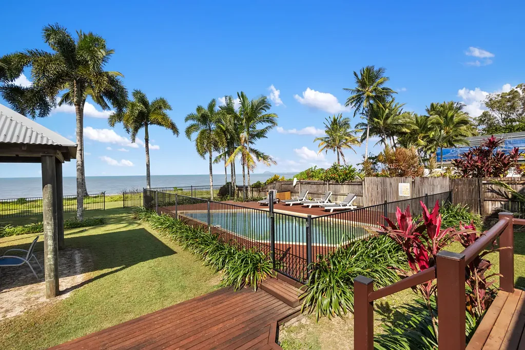 Newell 4 Bedroom Absolute Beachfront Escape - The Jewel in Newell