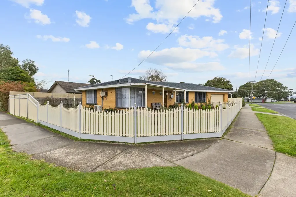Traralgon 3房  Neat, Tidy & Well-Appointed West-End Living