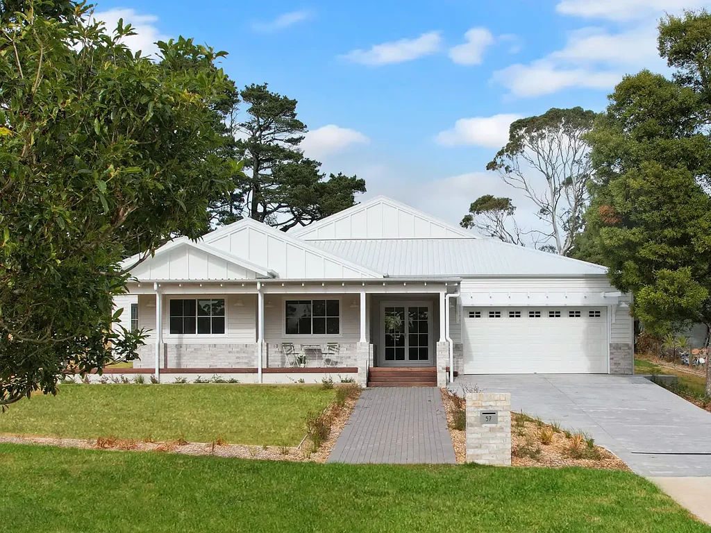 Robertson 4房  Custom Designed Home - Understated Elegance