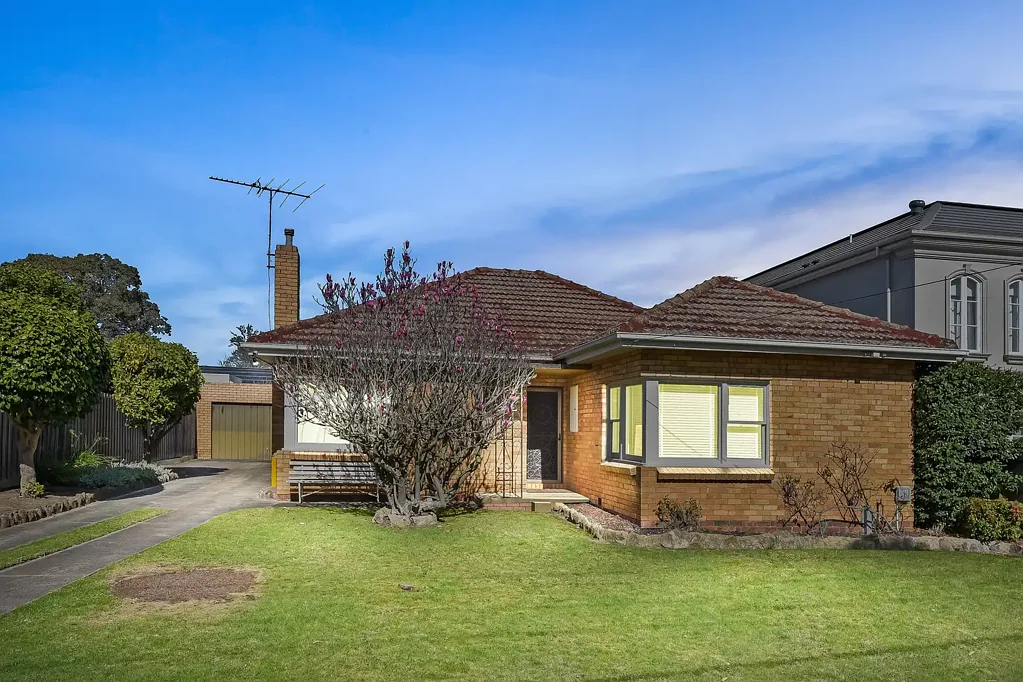 Mount Waverley 3Moenga Prime, Central Location with Endless Potential