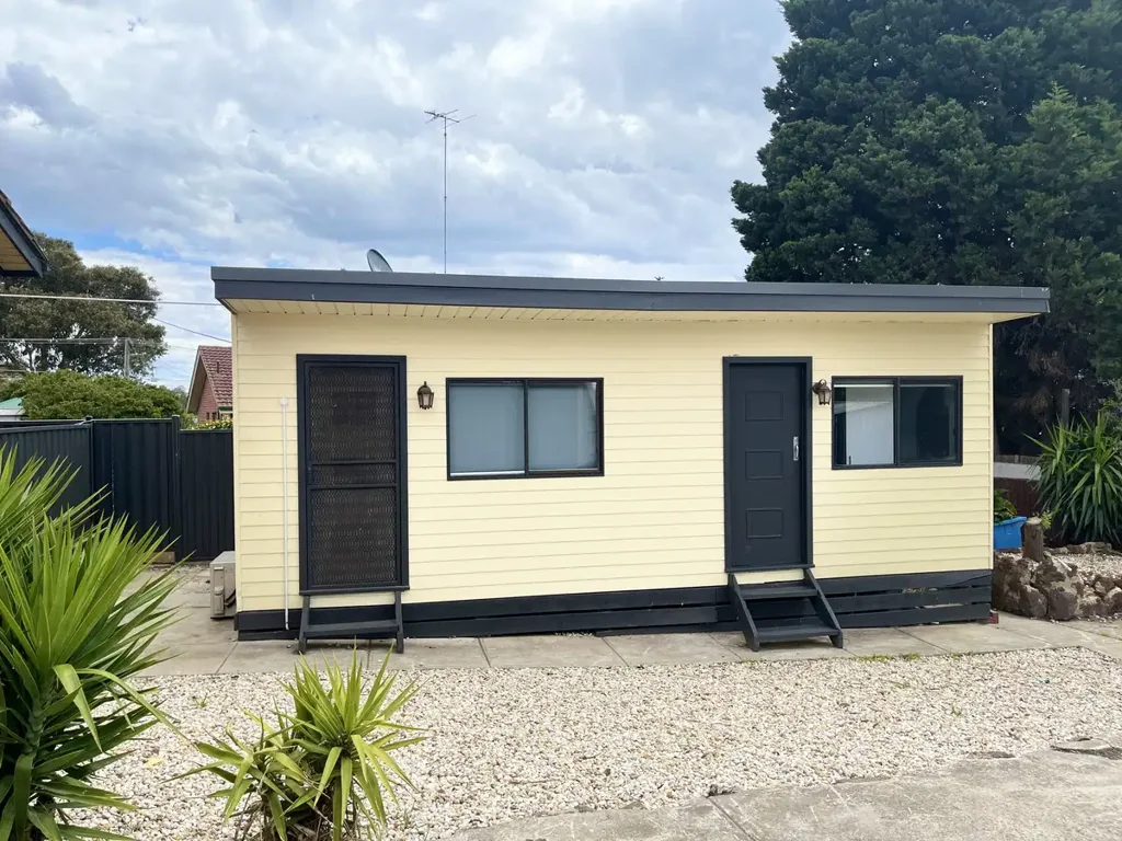 Cosy, Light-Filled Bungalow in Prime Location