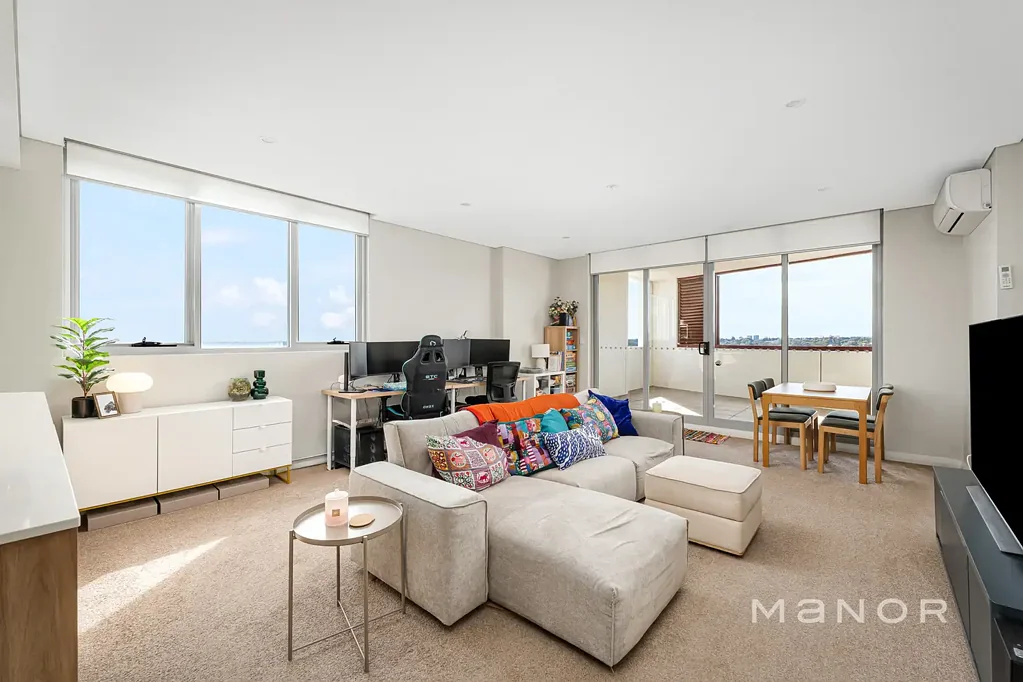Baulkham Hills 2कमरा Elevated Living with Stunning Views | 2 Bedrooms Plus Study