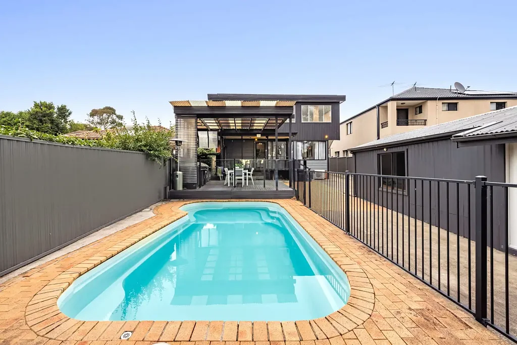 Padstow Heights 5બેડરૂમ Expansive Family Entertainer with Pool & Sound Proof Studio on 953sqm