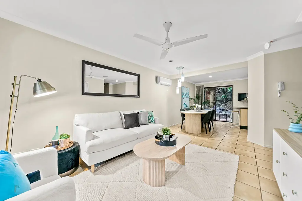 Eight Mile Plains 3Zimmer Renovated North-Facing Townhouse in Prime Gated Complex!!