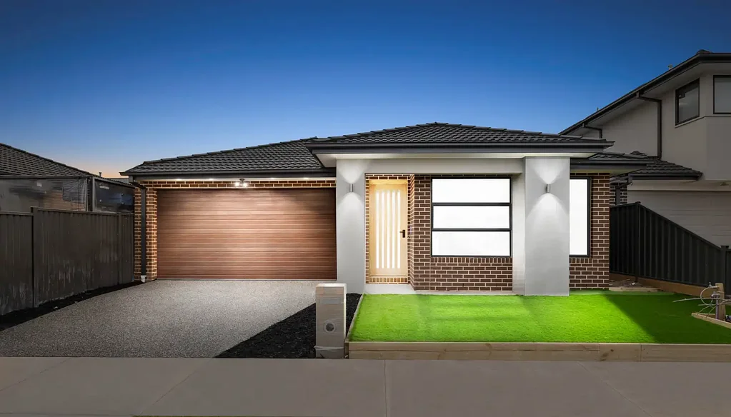 Tarneit 4 Bedroom Luxury, Space And Convenience in Tarneit !!...