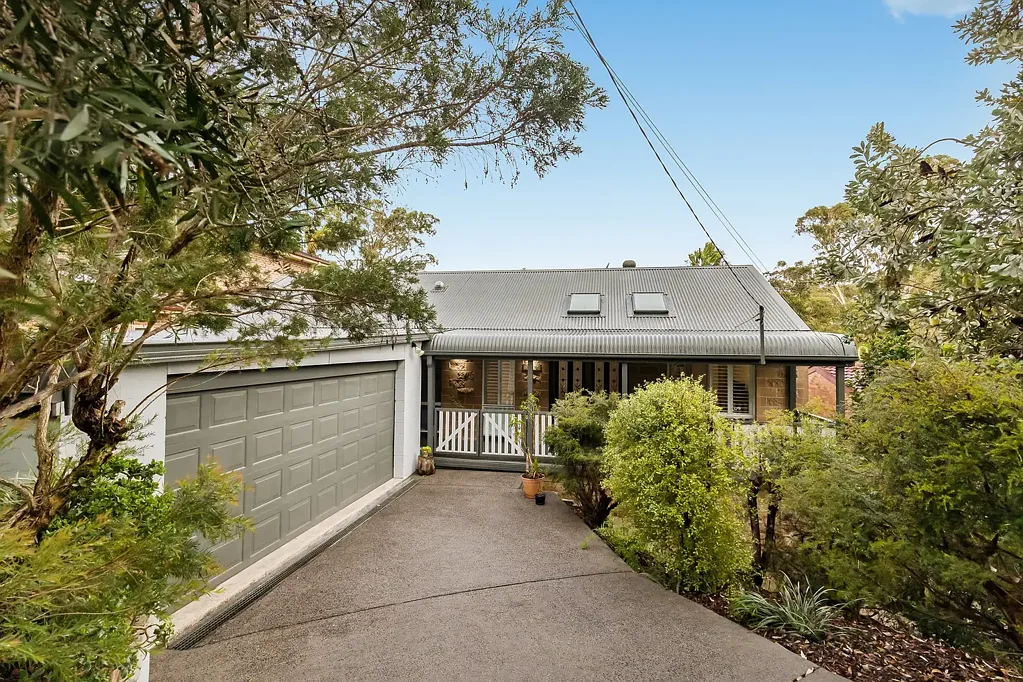 Berowra 5房 Berowra宁静绿树 五卧主卧套间 独立卧室入口 开放式起居 现代厨房泳池 便捷交通网络 Private and Tranquil Family Haven