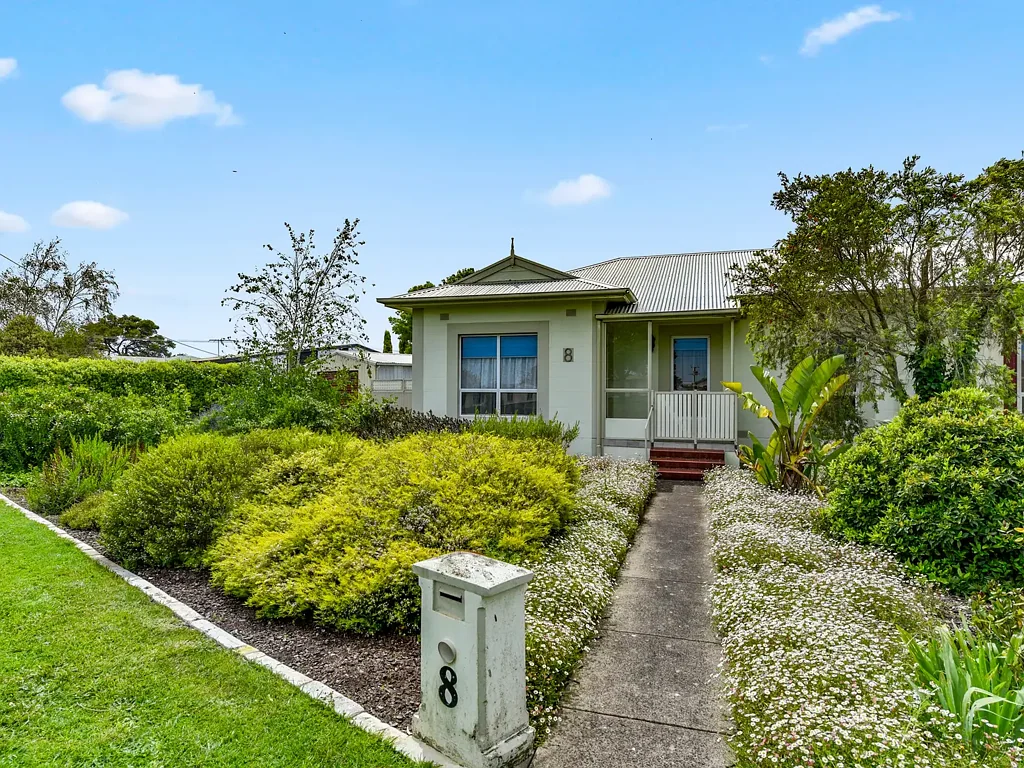 8 Stark Avenue, Millicent, SA 5280