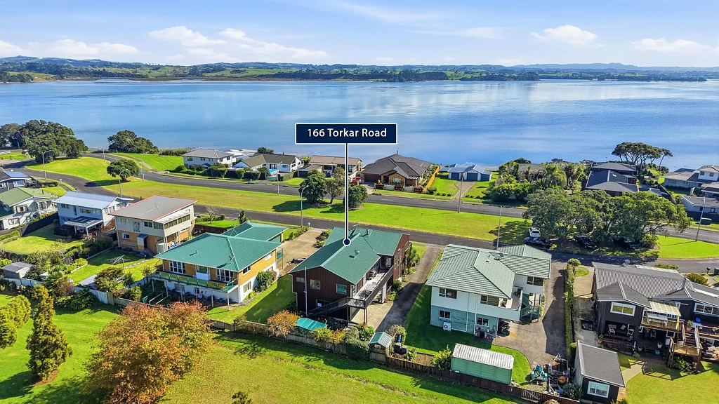 Clarks Beach 5ਬੈੱਡਰੂਮ Golf Frontage + Sea Views