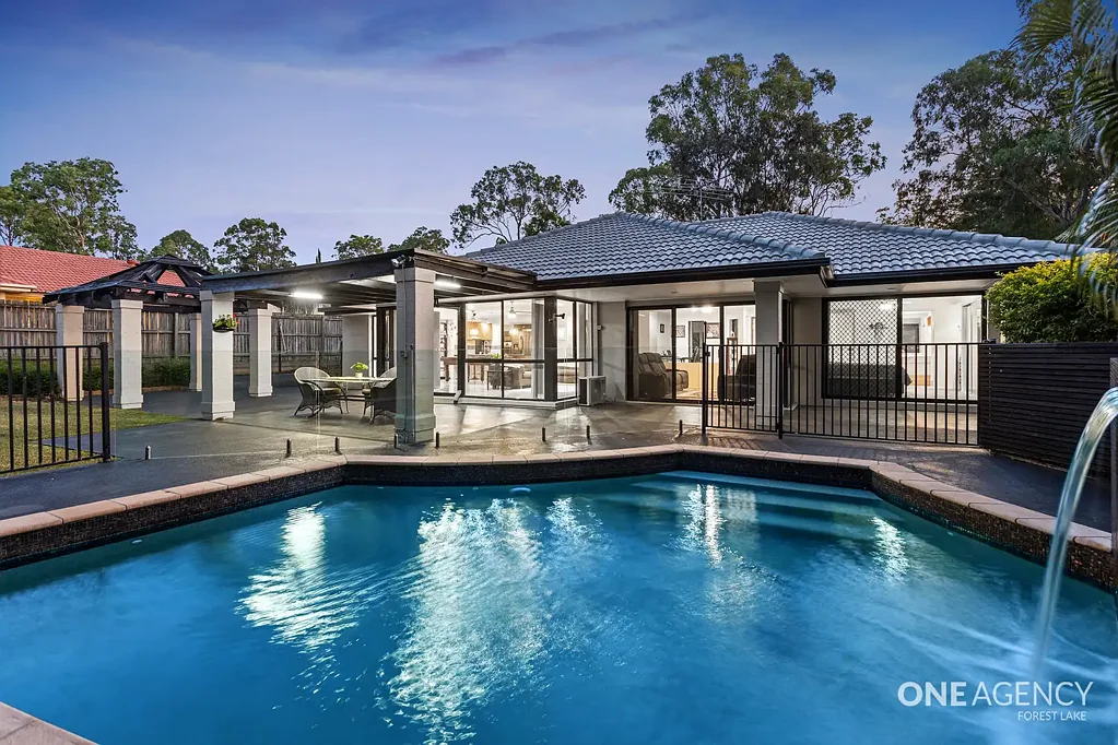 8 Grevillea Place, Forest Lake, QLD 4078