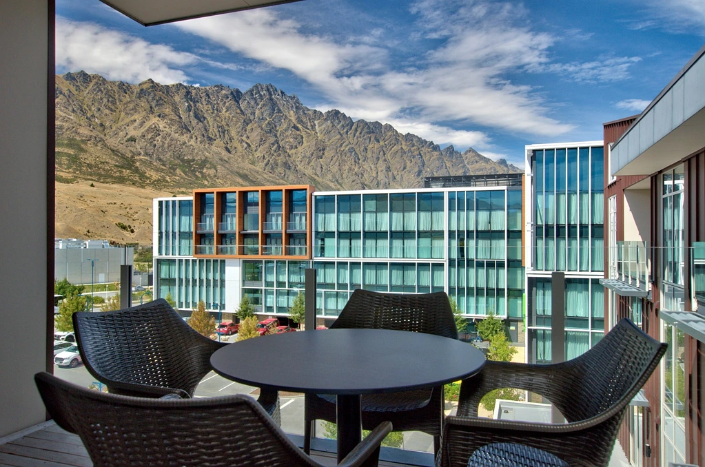 Frankton 2 Bedroom Managed apartment with Remarkable views