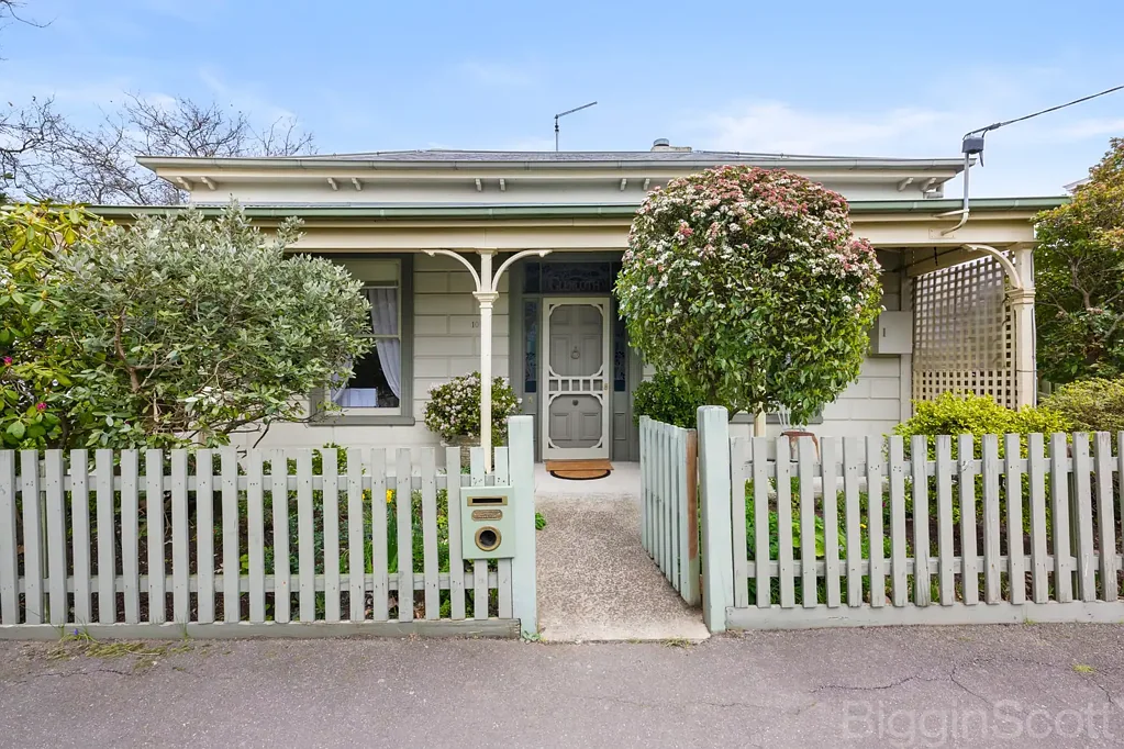 Ballarat Central 3 Bedroom "Glenloth" - A Stunning Double Fronted Victorian Home in Ballarat Central