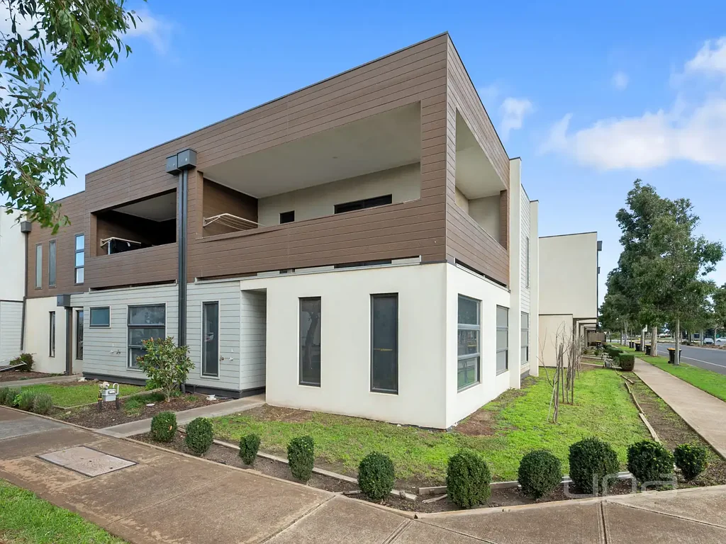4 BEDROOM TOWNHOUSE ATHERSTONE ESTATE