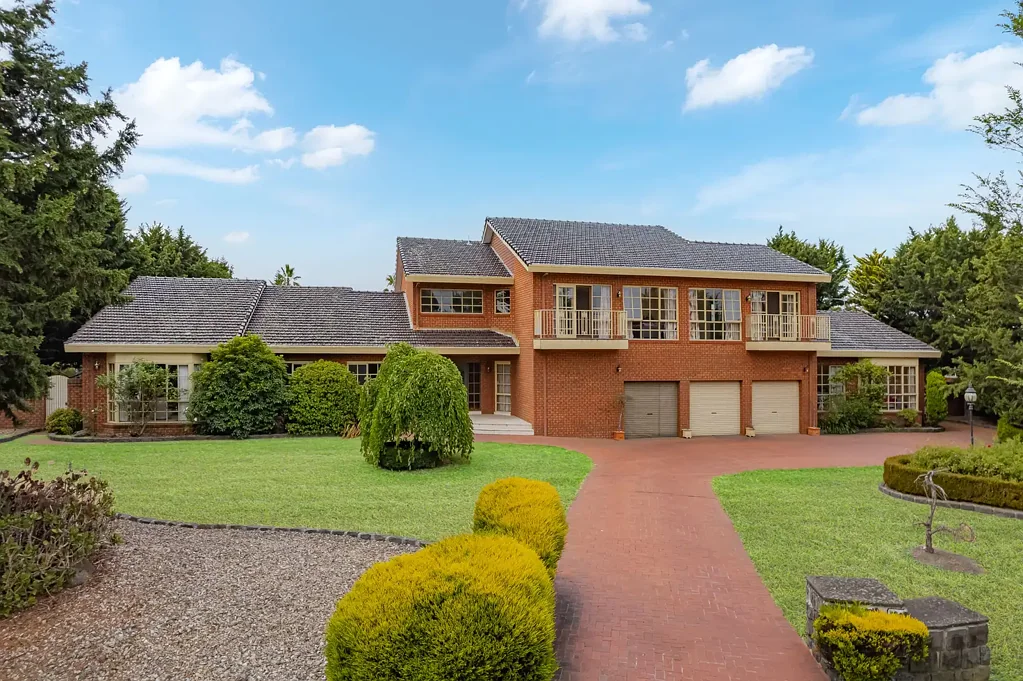 24 Elphinstone Boulevard, Greenvale, VIC 3059