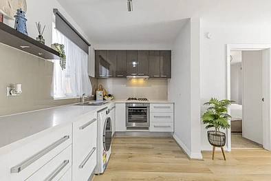 Perth 1房  Rare Earth on Hyde Park facing Glendower Street