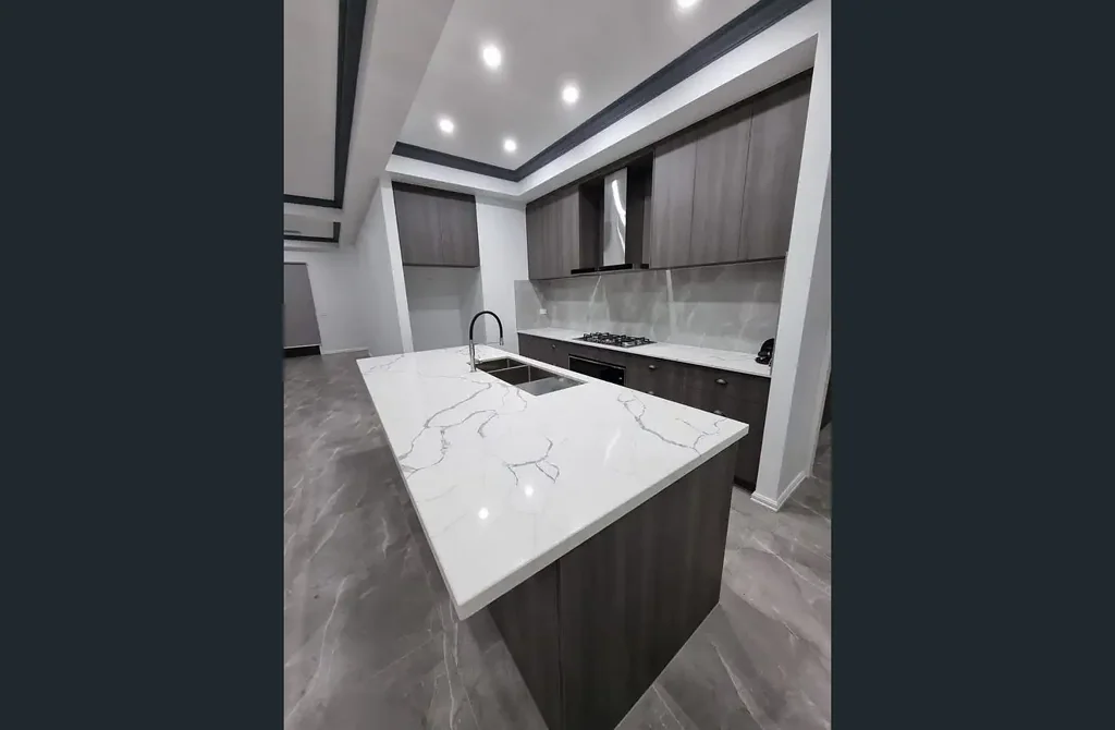 Stylish, Spacious & Perfectly Positioned !