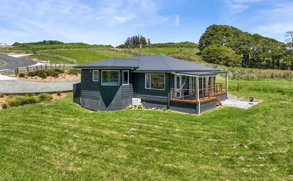 Kaiwaka 3 Bedroom HUGE 4535m Land + Renovated Family Home!