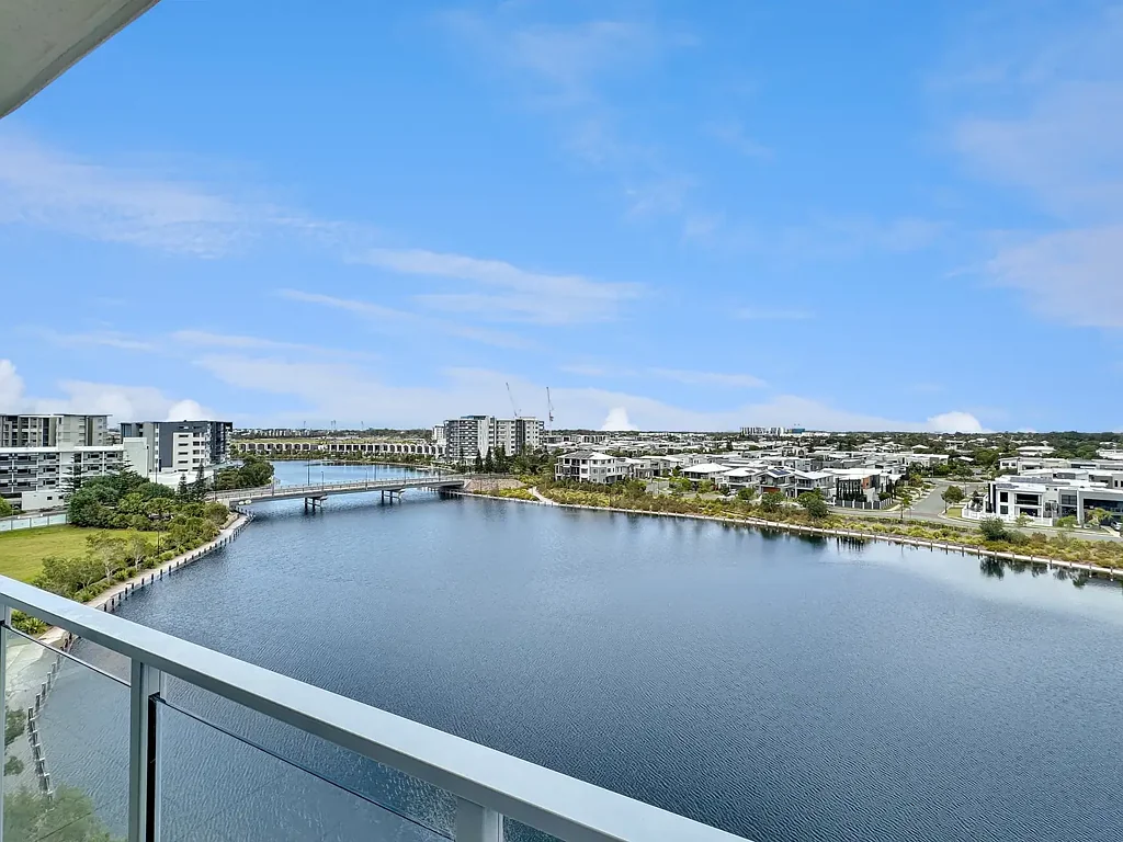 Birtinya 3房  Lake front dual key apartment - The opportunities are endless!
